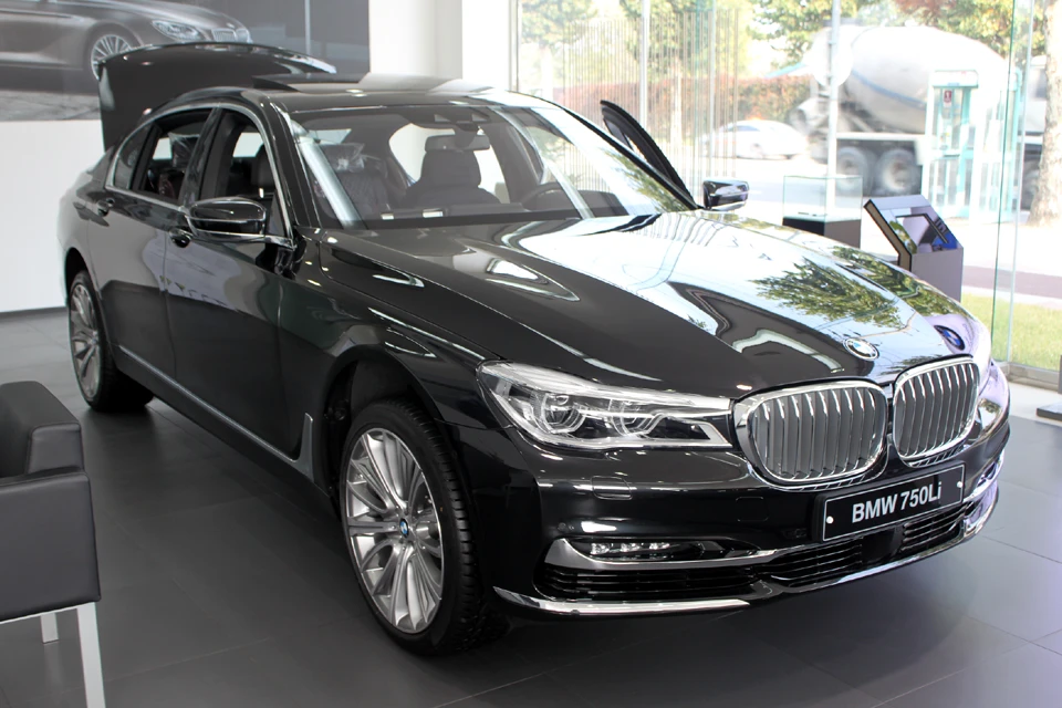 BMW 7 G12 2015 ve Sonrası Long — araç fotoğrafı