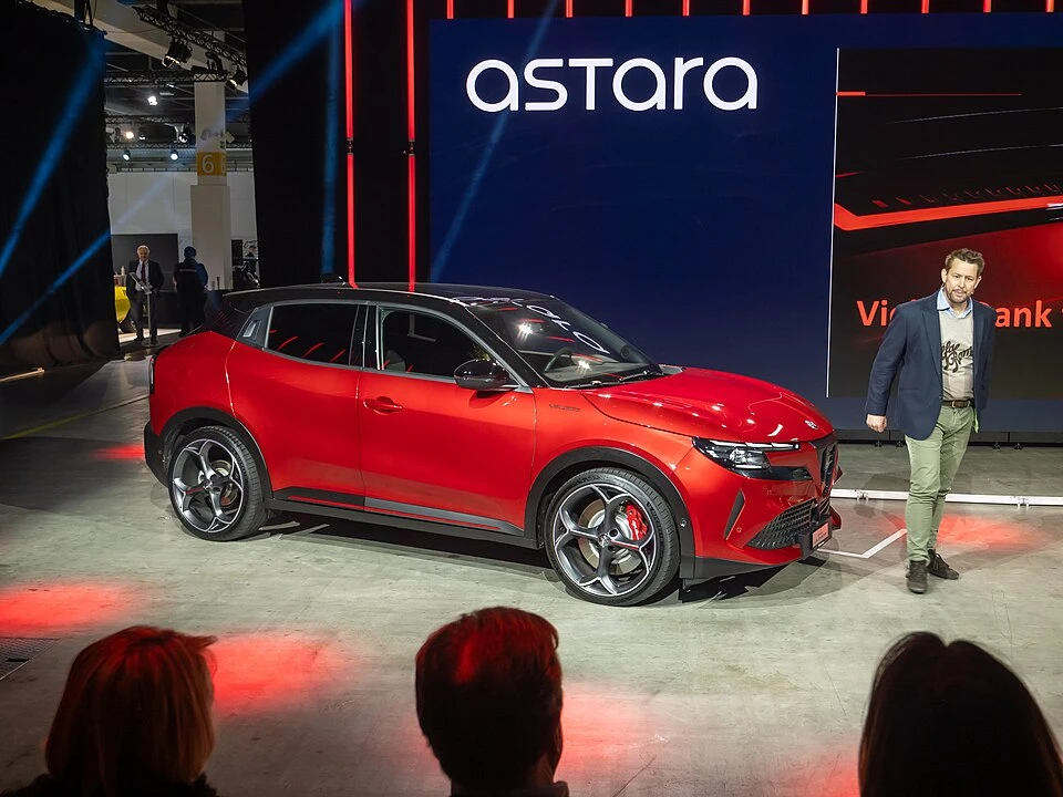 Alfa Romeo Junior Elektrikli — araç fotoğrafı