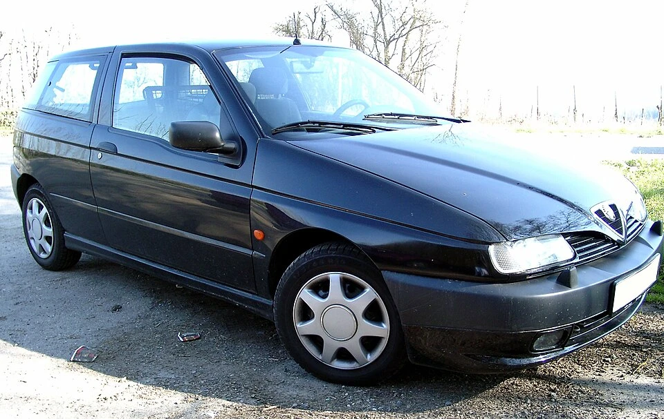 Alfa Romeo 145 1994-2000 — araç fotoğrafı