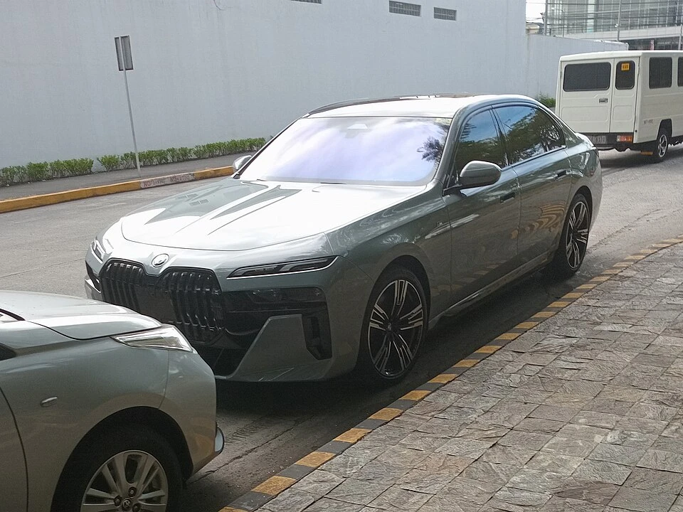 BMW i7 G70 2022 Sonrası Long — araç fotoğrafı