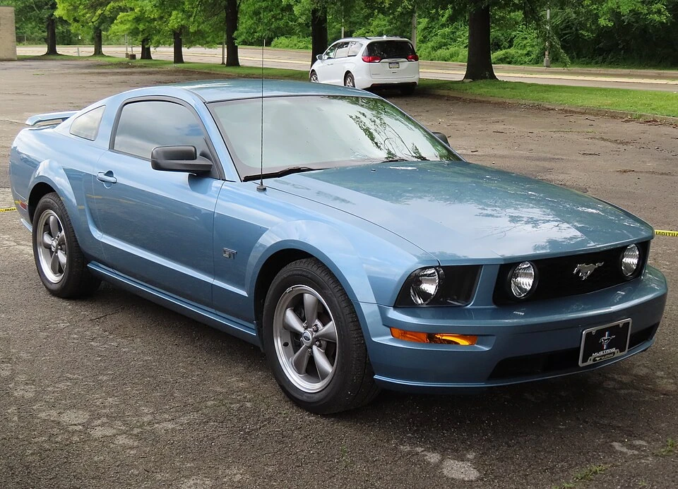Ford Mustang 2005-2014 — araç fotoğrafı