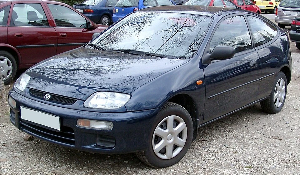 Mazda 323 1994-1998 Coupe — araç fotoğrafı