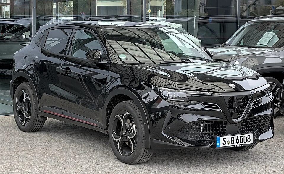 Alfa Romeo Junior Hibrit — araç fotoğrafı