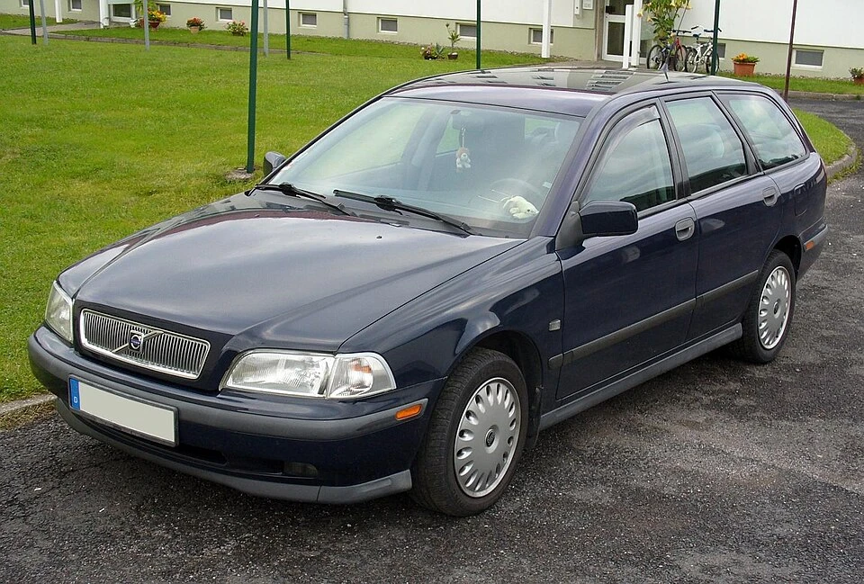 Volvo V40 1996-2000 — araç fotoğrafı